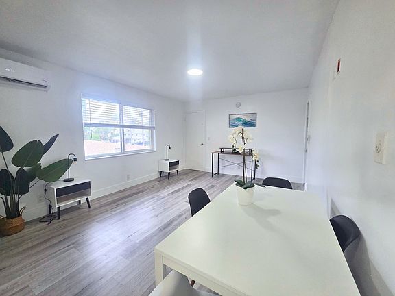4th image of 412 Sunset Dr #12