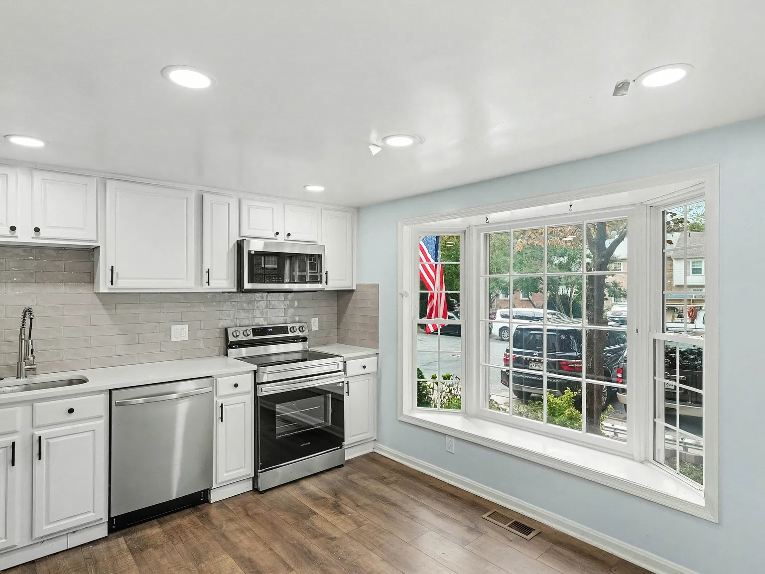 3 bed, 3.5 bath, 1584 sqft, $3,500 — Photo 1