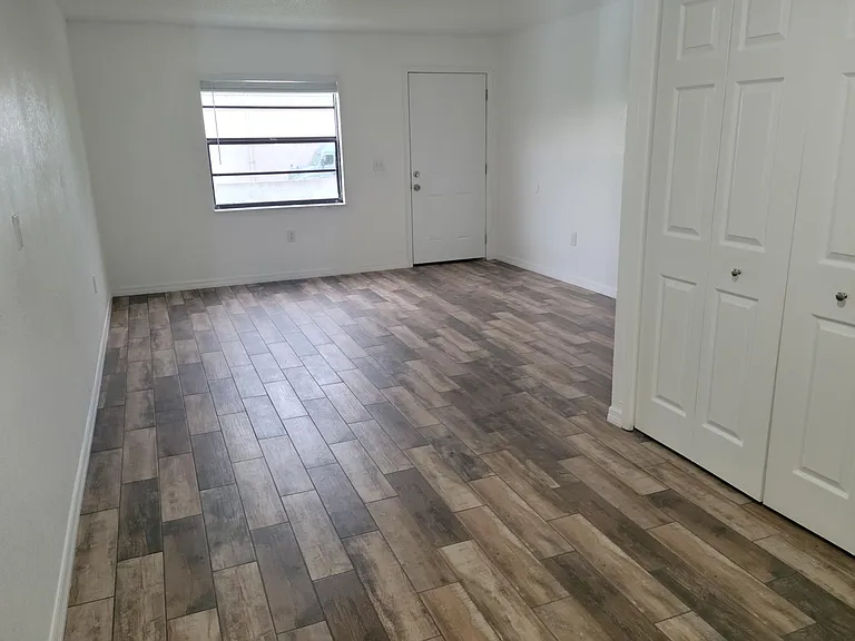 9412 N 50th St — Photo 11