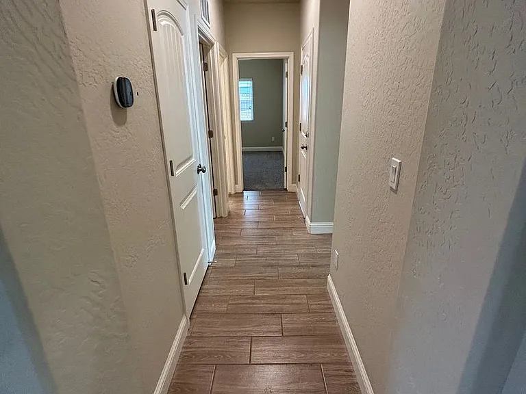 1025 S Crumal St — Photo 9