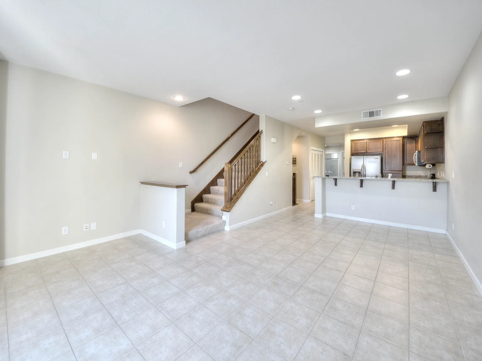 3 bed, 3.0 bath, 1336 sqft, $3,925 — Photo 4