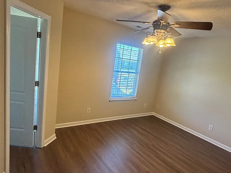 1626 Daisy Park Dr — Photo 8