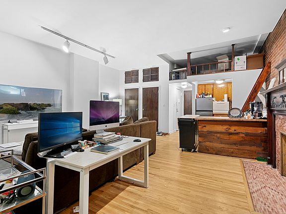 3rd image of 9 W 69th St APT 3R