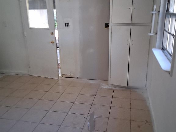 4th image of 1025 5th Ave SW
