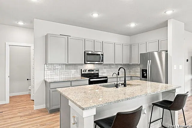 4 bed, 2.5 bath, 2261 sqft, $2,100 — Photo 4