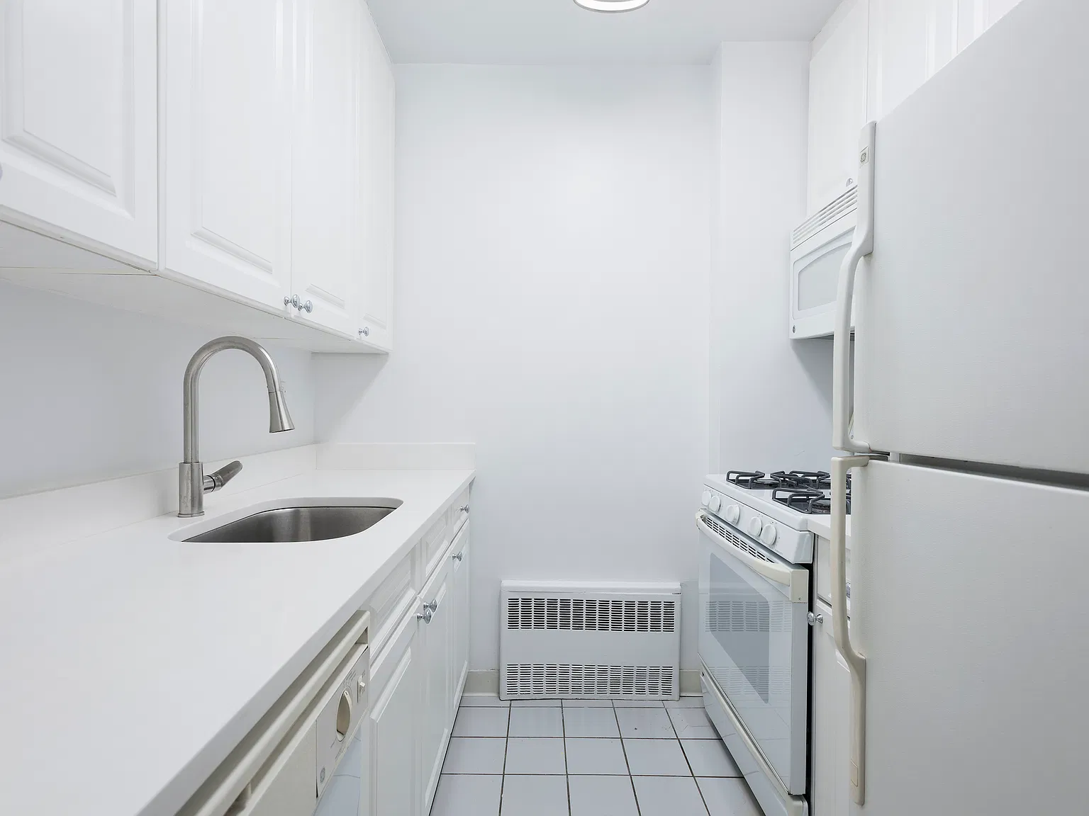 230 W 55th St — Photo 3