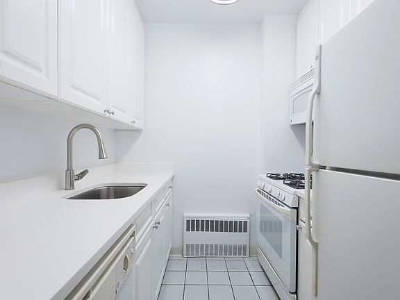 4th image of 230 W 55th St APT 7F