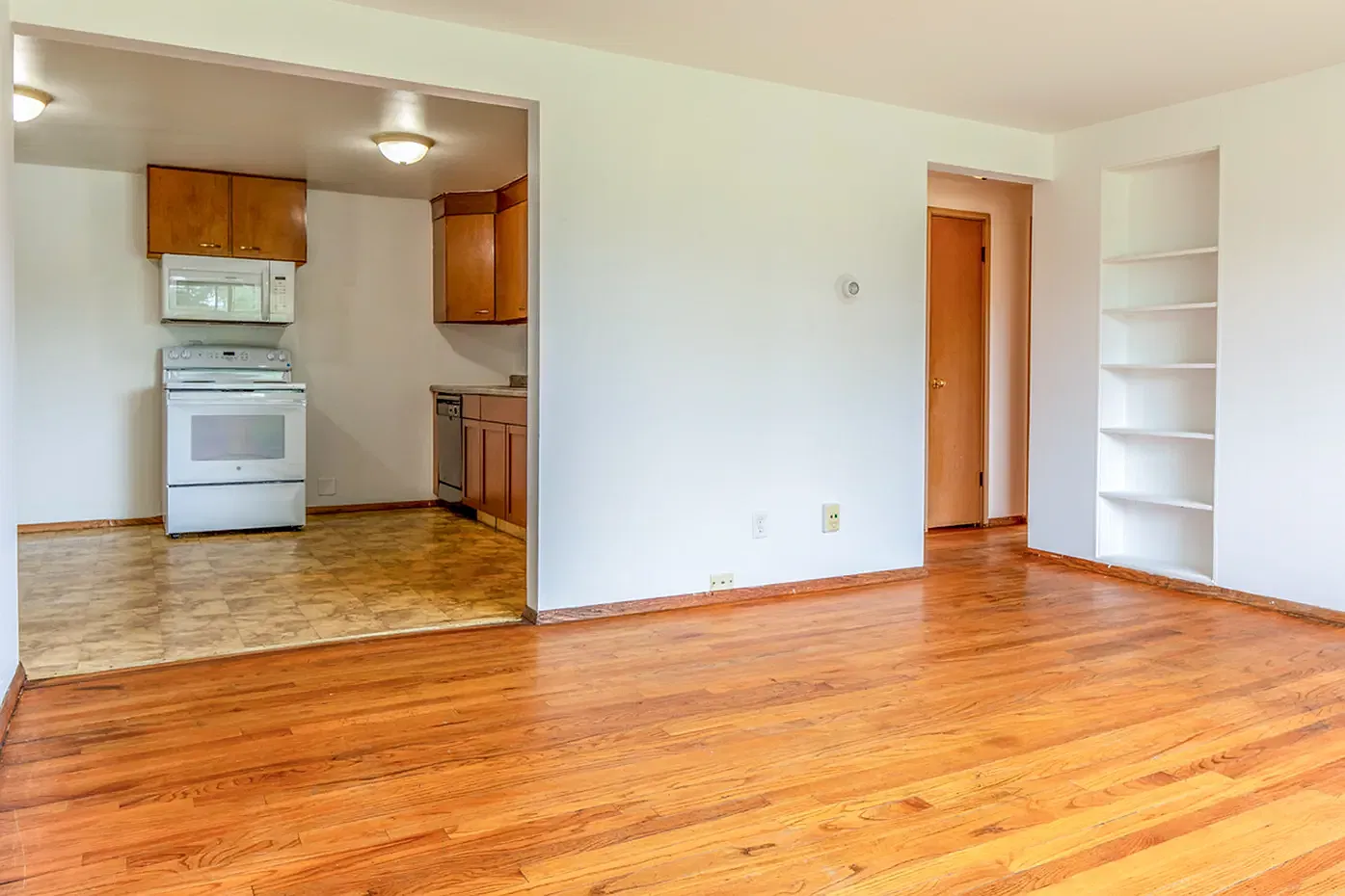 2 bed, 675 sqft, $1,299 — Photo 2