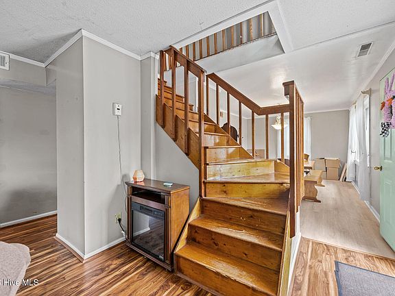 4th image of 137 Anglers Cove Road