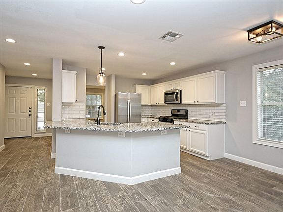 4th image of 209 Pheasant Rdg