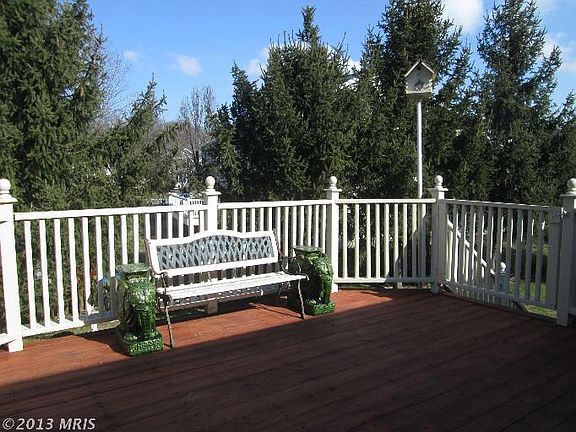 5th image of 901 Bergen Ln
