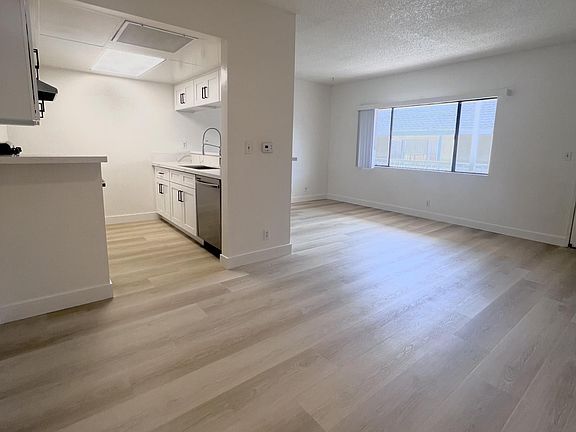 4th image of 342 E Providencia Ave APT 204