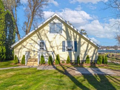 2174 N Channel Dr, Harsens Island, MI, 48028