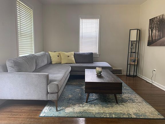 3rd image of 1036 N Wilson Ave