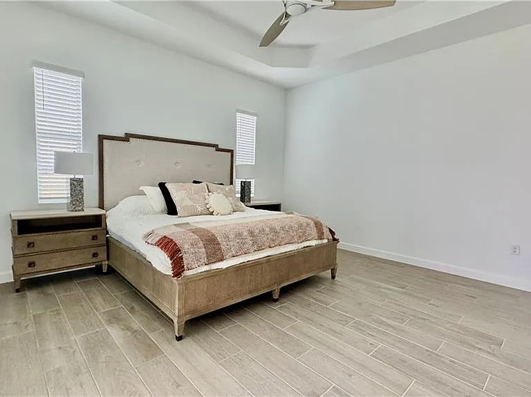 15048 Pinehurst Ln — Photo 21