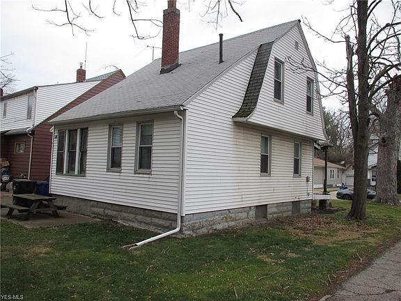 4th image of 15812 Arcade Ave