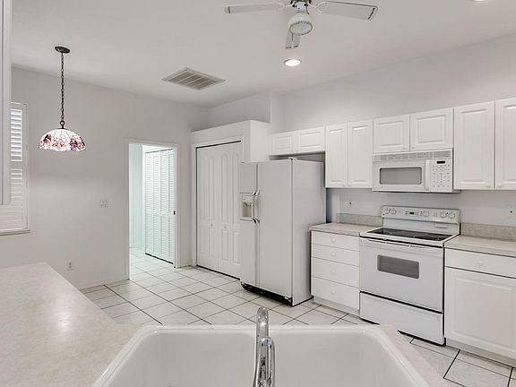 5th image of 4794 Parkstone Dr