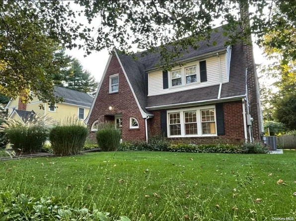 5 Grace Court W, Great Neck, NY 11021