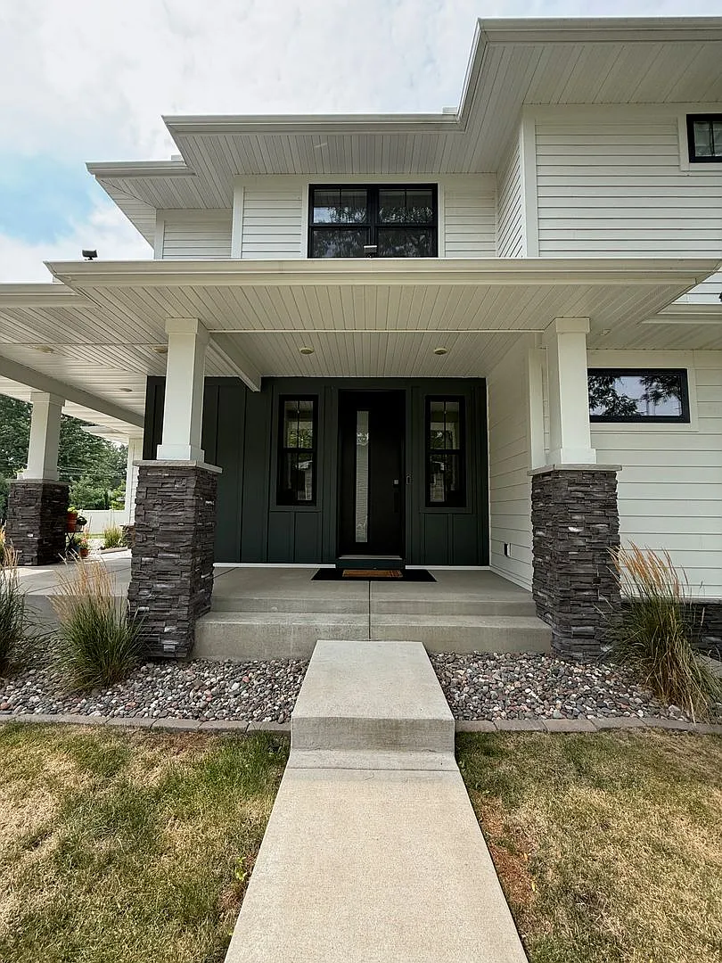 Fully Furnished and gorgeous luxury in peaceful Golden Valley neighborhood — Photo 4