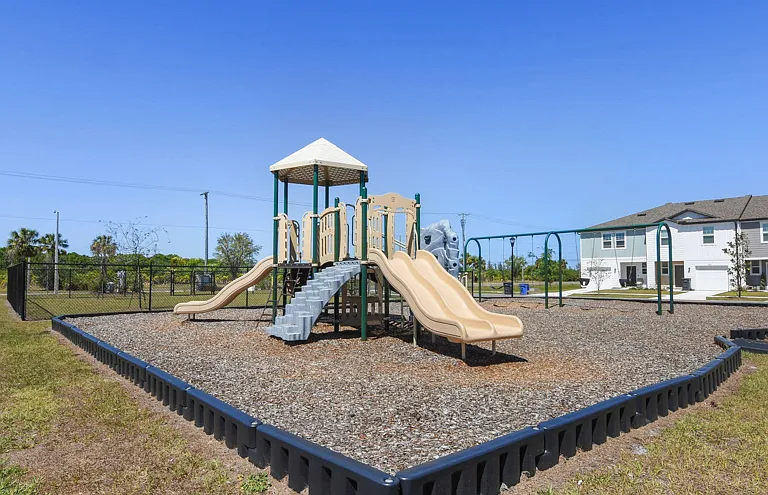 Beacon at Arbours Townhomes — Photo 11