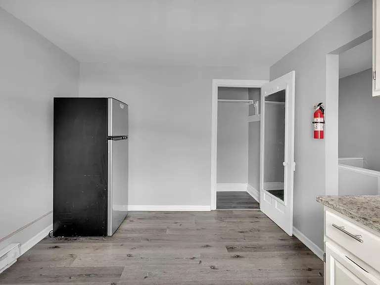830 Chestnut St — Photo 11