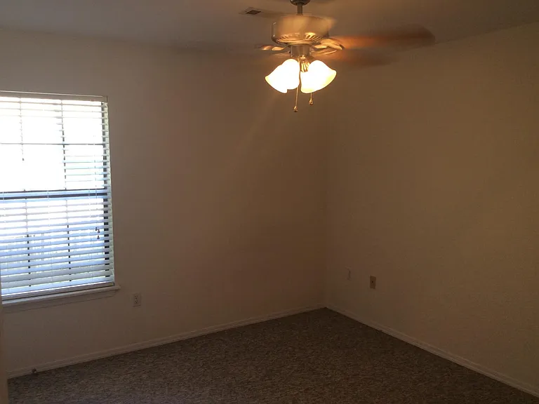 2050 E Farr Ln — Photo 14