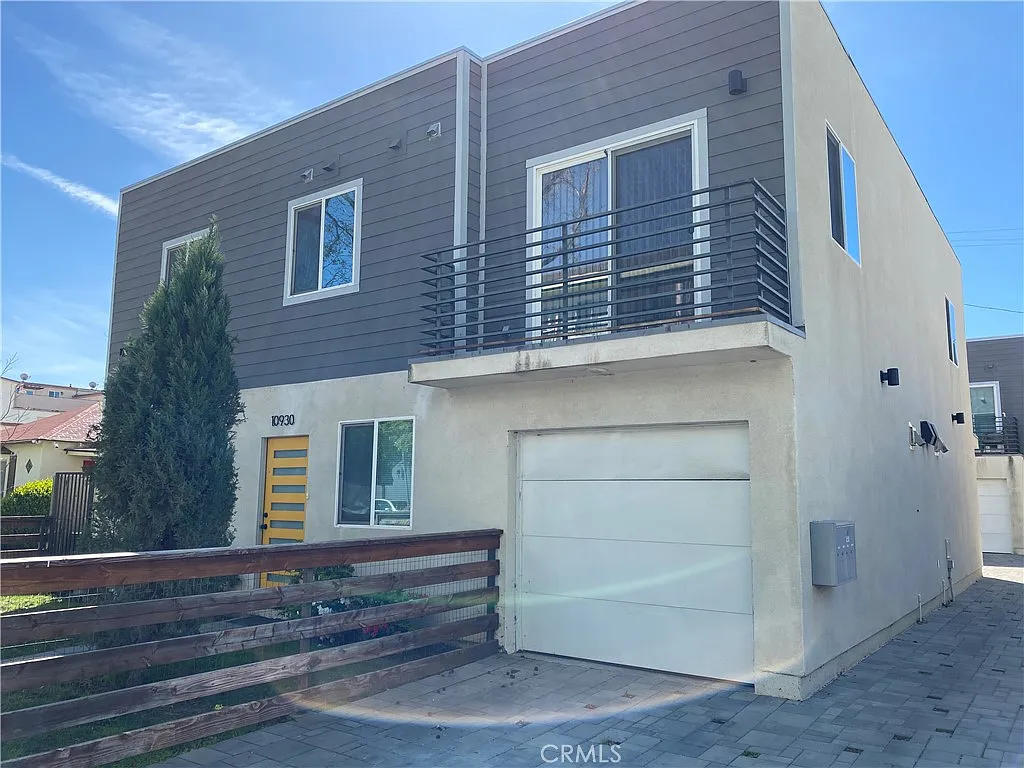 Building Photo - 10930 Hartsook St