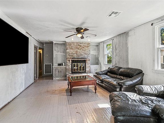 3rd image of 1114 Shirley Dr