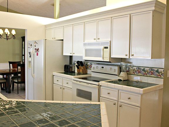 5th image of 133 NW Hibiscus St