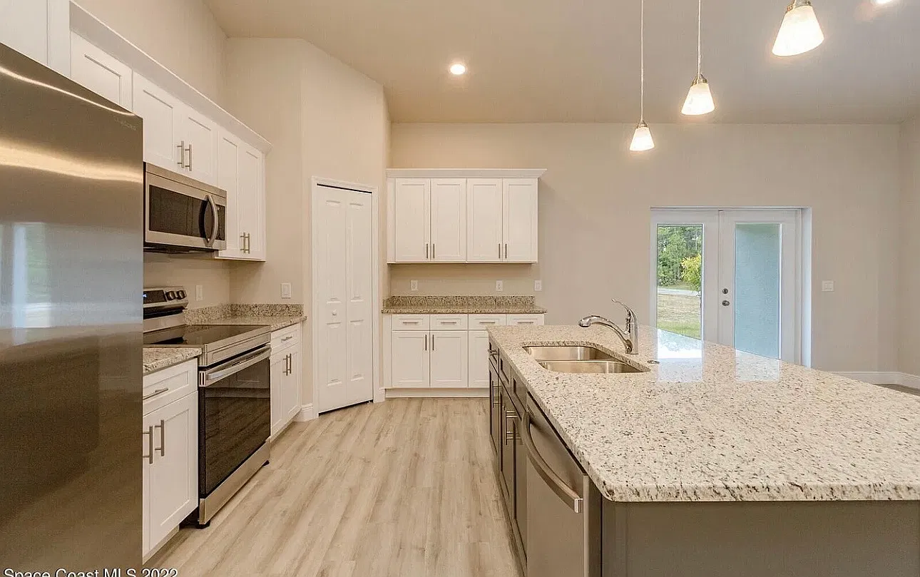 4 bed, 2024 sqft, $2,800 — Photo 4