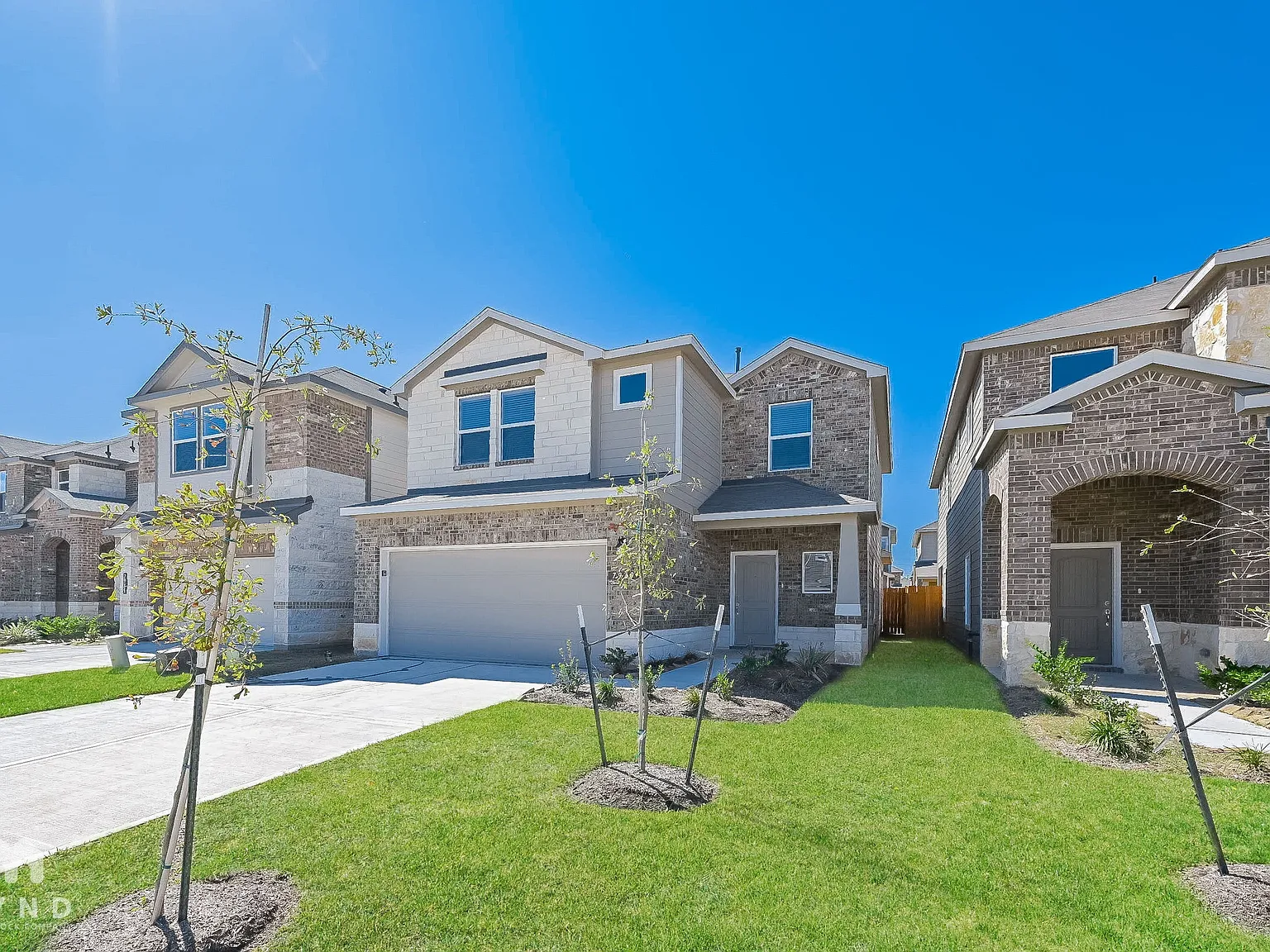 4 bed, 3.5 bath, 1900 sqft, $2,427 — Photo 3