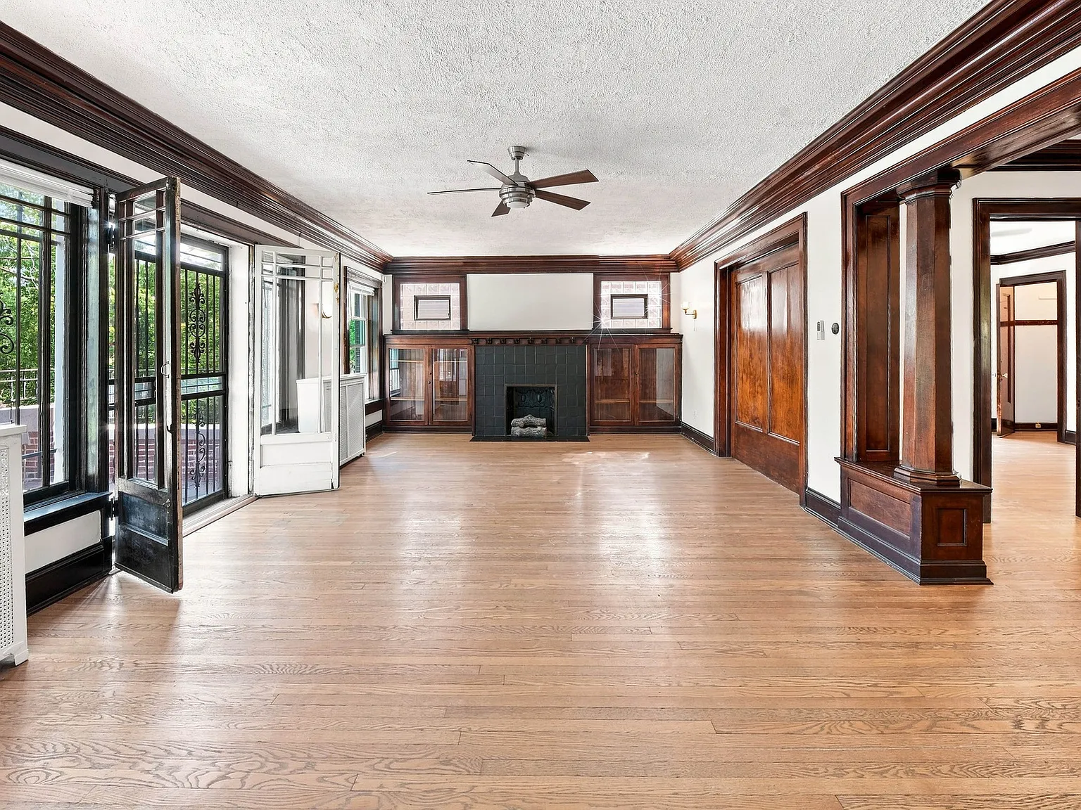 3 bed, 2400 sqft, $3,200 — Photo 3