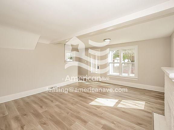971616_002_living_room_3.jpg