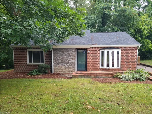 5516 Oak Summit Ct, Winston Salem, NC 27105