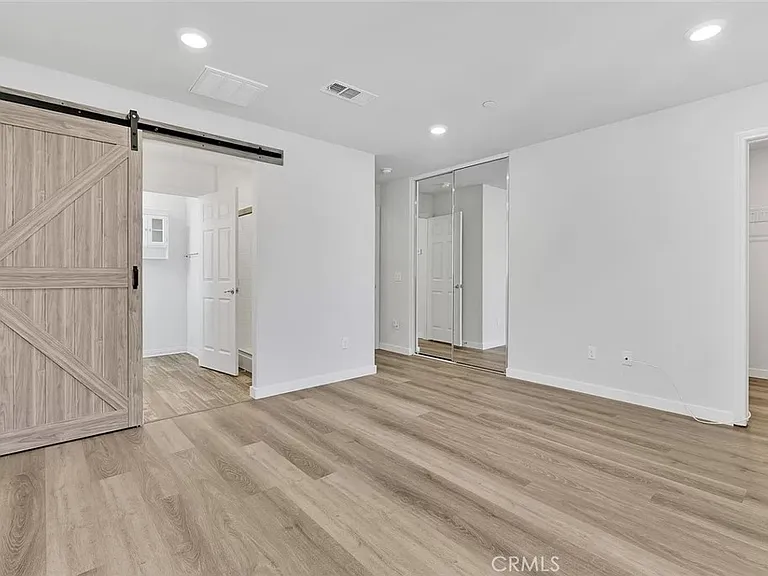 14700 Sherman Way — Photo 5