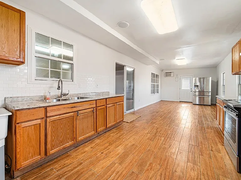 135 Jackson Point Dr — Photo 10