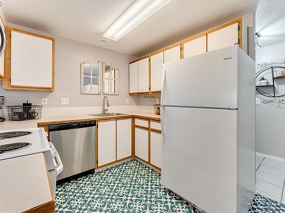 4th image of 4768 W Powell Blvd Unit 221