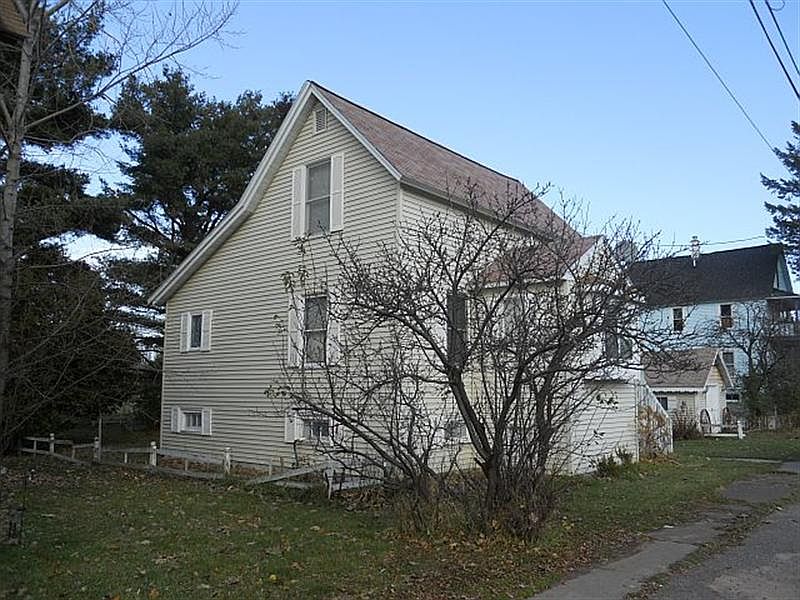 2nd image of 32 4th St