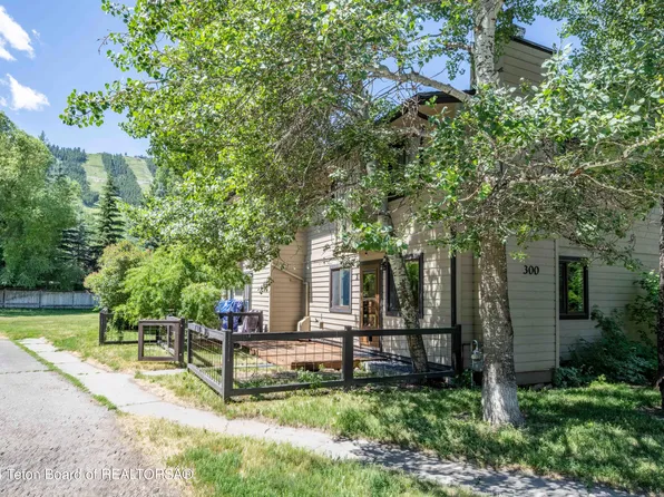 300 E Simpson Ave APT 2, Jackson, WY 83001