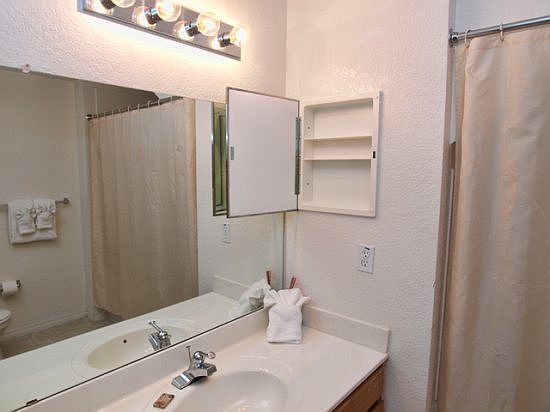 VSD3T19-06-Bathroom