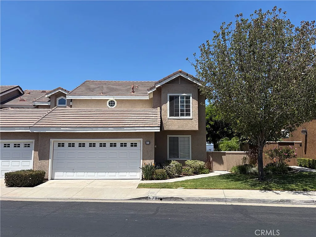 3 bed, 1793 sqft, $4,300 — Photo 2