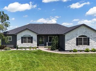 16 Links Dr, Garnett, KS 66032