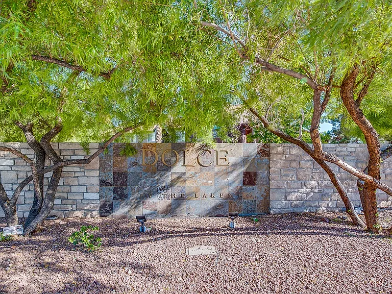 2750 S Durango Dr — Photo 31
