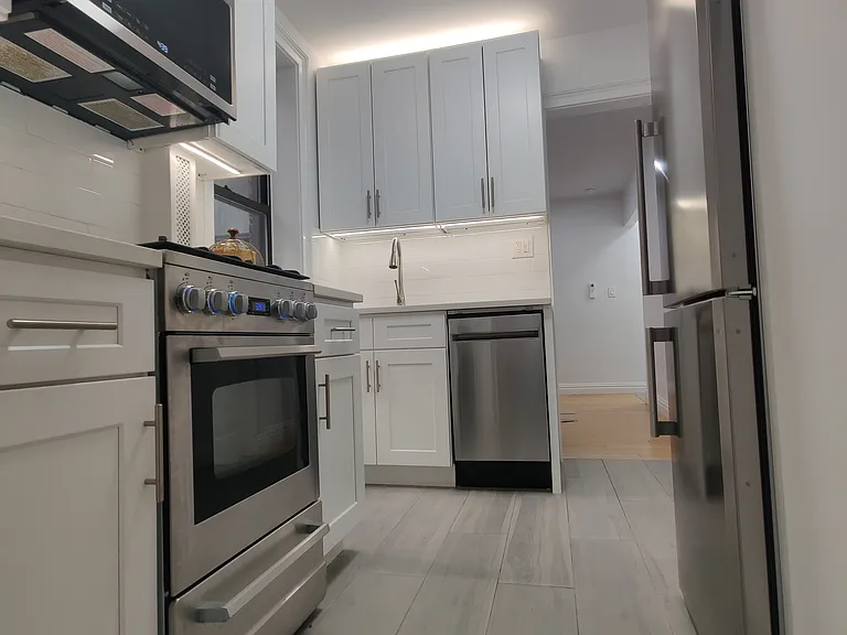 595 Metropolitan Ave #D3 — Photo 1