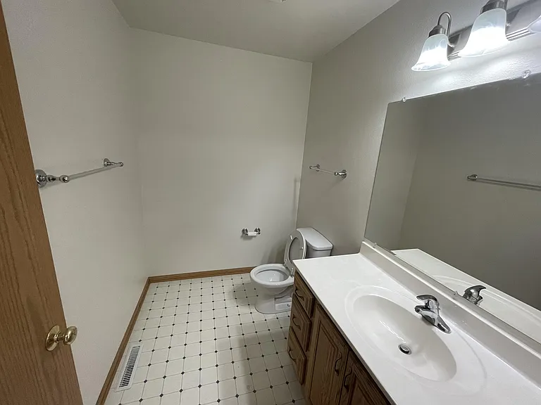 148 Sater St — Photo 8