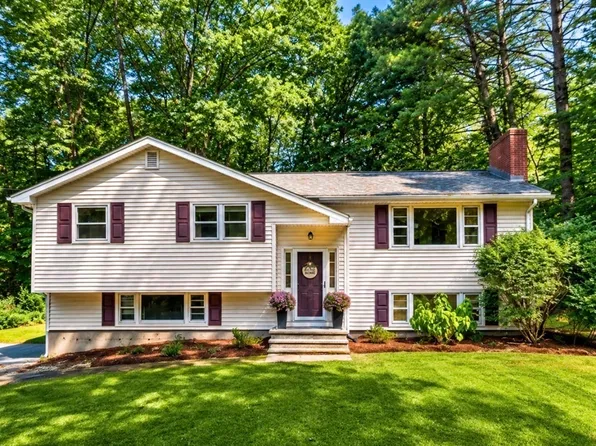 15 Carriage Dr, Chelmsford, MA 01824