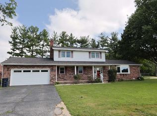 102 Hawthorn Est, Salem, IL 62881