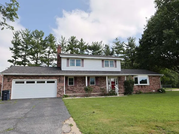 102 Hawthorn Est, Salem, IL 62881