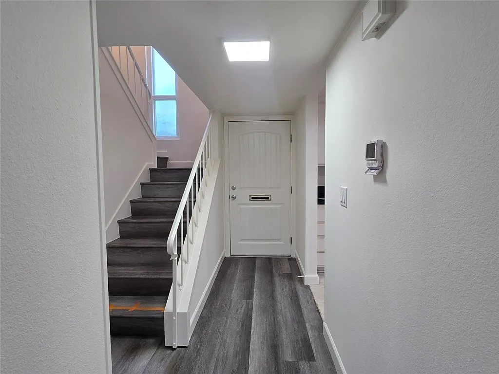 3 bed, 1.5 bath, 1318 sqft, $3,500 — Photo 4