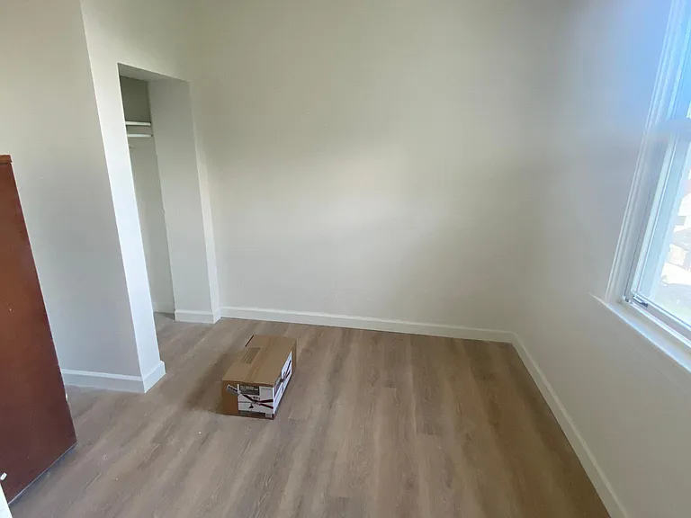 1115 Wayne Ave — Photo 9
